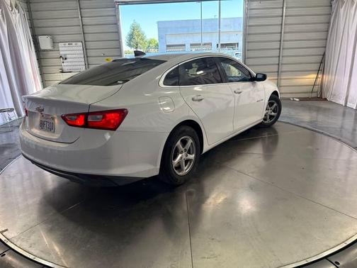 Summit White 2018 Chevrolet Malibu 1LS