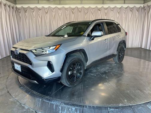 2022 Toyota RAV4 Hybrid SE