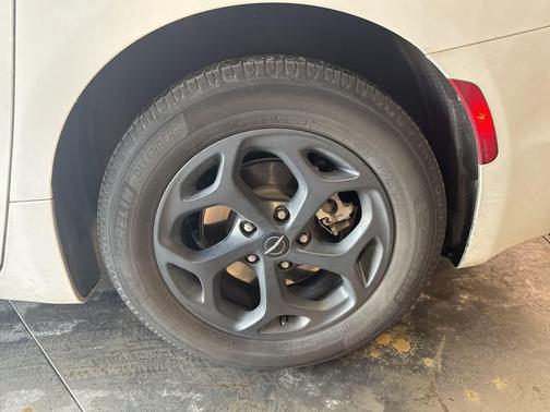 2021 Chrysler Pacifica Hybrid Touring L