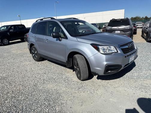 Ice Silver Metallic 2017 Subaru Forester 2.5i