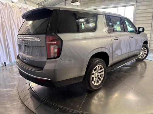 Sterling Gray Metallic 2023 Chevrolet Suburban LT