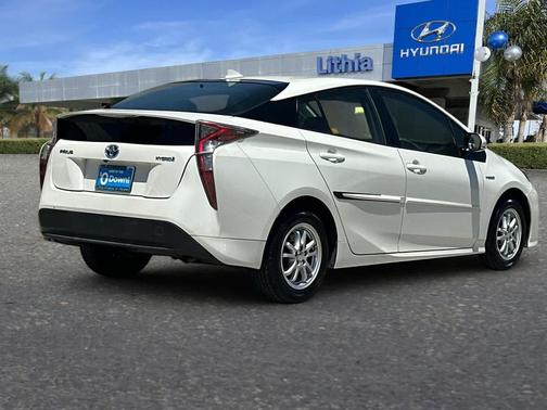 Blizzard Pearl 2016 Toyota Prius Three