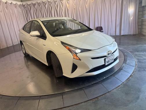 Blizzard Pearl 2016 Toyota Prius Three