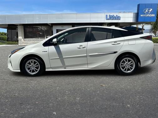 Blizzard Pearl 2016 Toyota Prius Three