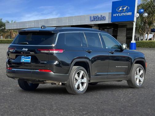 Diamond Black Crystal Pearlcoat 2022 Jeep Grand Cherokee L Limited