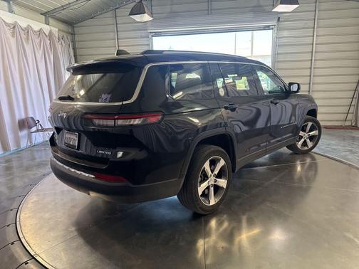 Diamond Black Crystal Pearlcoat 2022 Jeep Grand Cherokee L Limited