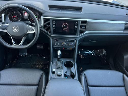 Platinum Gray Metallic 2021 Volkswagen Atlas 3.6L SE w/Technology