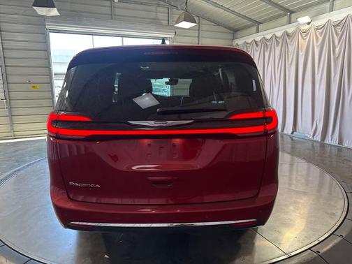 Red Hot Pearlcoat 2025 Chrysler Pacifica L