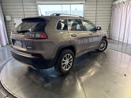 Light Brownstone Pearlcoat 2019 Jeep Cherokee Latitude Plus