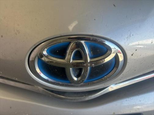 2014 Toyota Prius v Five