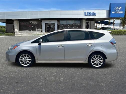 2014 Toyota Prius v Five