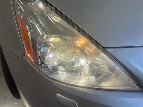 2014 Toyota Prius v Five