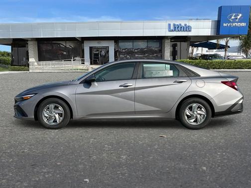 Fluid Metal 2026 Hyundai ELANTRA SE