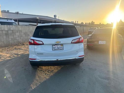 Summit White 2018 Chevrolet Equinox LT