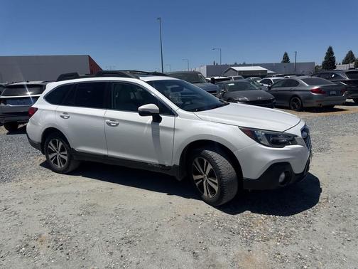 Crystal White Pearl 2018 Subaru Outback 2.5i Limited