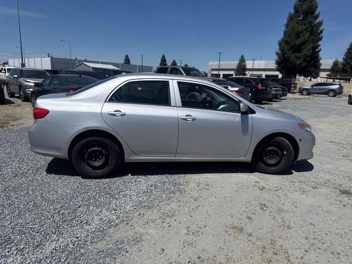 Classic Silver Metallic 2010 Toyota Corolla LE