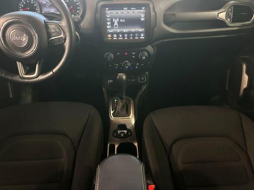 Black Clearcoat 2022 Jeep Renegade Latitude