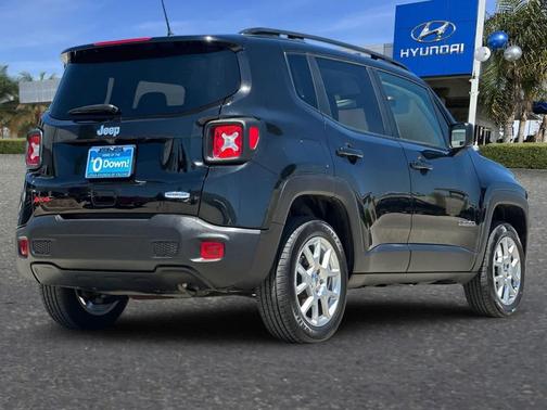 Black Clearcoat 2022 Jeep Renegade Latitude