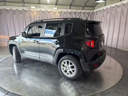 Black Clearcoat 2022 Jeep Renegade Latitude