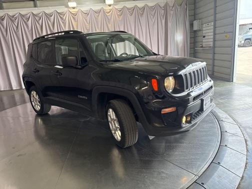 Black Clearcoat 2022 Jeep Renegade Latitude