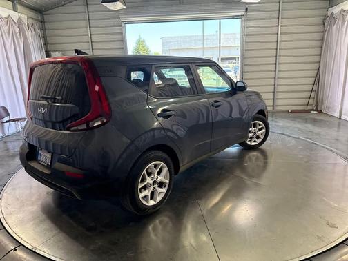 Gravity Gray 2022 Kia Soul LX
