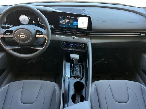 Fluid Metal 2024 Hyundai ELANTRA SEL
