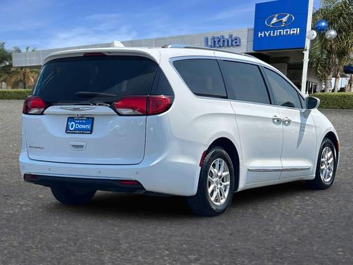 2020 Chrysler Pacifica Touring L