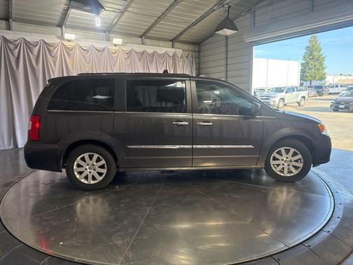 Granite Crystal Metallic Clearcoat 2016 Chrysler Town & Country Touring