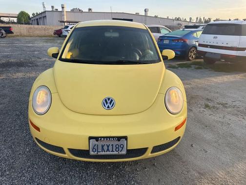 2010 Volkswagen New Beetle 