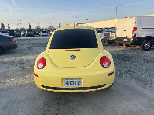 2010 Volkswagen New Beetle 