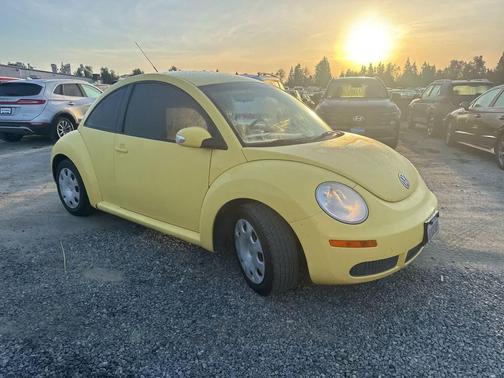 2010 Volkswagen New Beetle 
