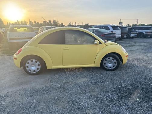 2010 Volkswagen New Beetle 
