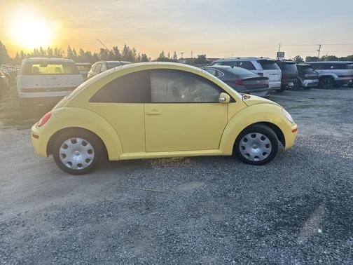 2010 Volkswagen New Beetle 