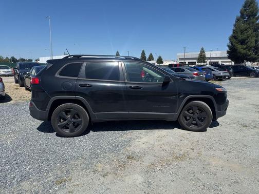 Diamond Black Crystal Pearlcoat 2018 Jeep Cherokee Latitude