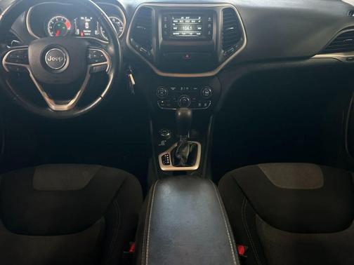Diamond Black Crystal Pearlcoat 2018 Jeep Cherokee Latitude