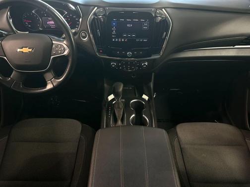 Summit White 2022 Chevrolet Traverse LT Cloth