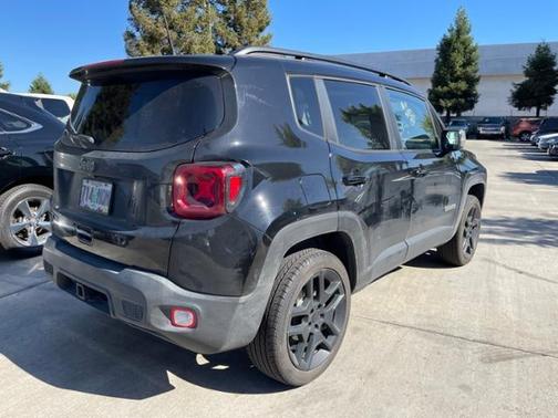Photo 4 of 21 of 2020 Jeep Renegade Latitude