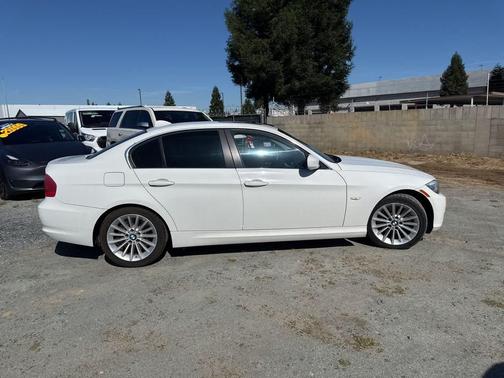 Alpine White 2011 BMW 335 335i