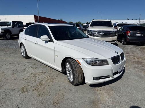 Alpine White 2011 BMW 335 335i