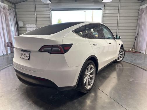 2022 Tesla Model Y Long Range Dual Motor All-Wheel Drive