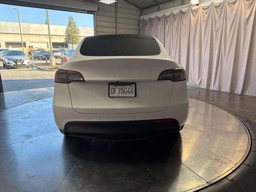 2022 Tesla Model Y Long Range Dual Motor All-Wheel Drive