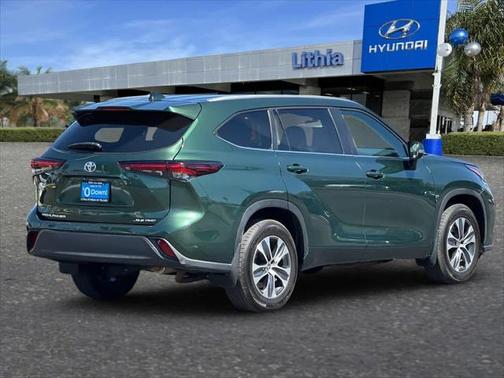 2024 Toyota Highlander XLE