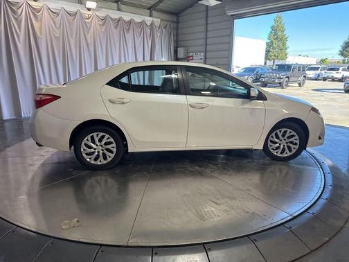 Blizzard Pearl 2018 Toyota Corolla LE