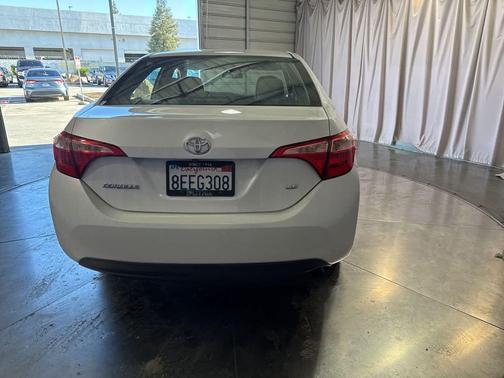 Blizzard Pearl 2018 Toyota Corolla LE
