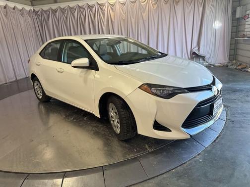 Blizzard Pearl 2018 Toyota Corolla LE