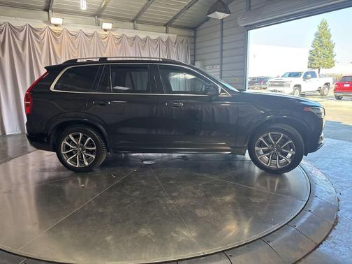 2017 Volvo XC90 T6 Momentum