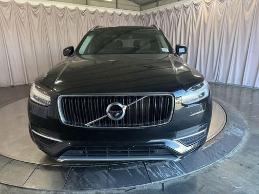 2017 Volvo XC90 T6 Momentum