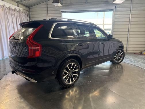 2017 Volvo XC90 T6 Momentum