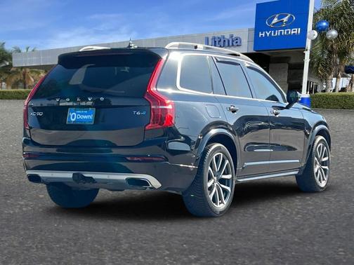 2017 Volvo XC90 T6 Momentum
