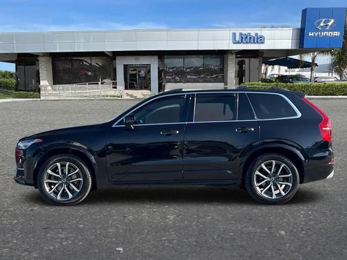 2017 Volvo XC90 T6 Momentum